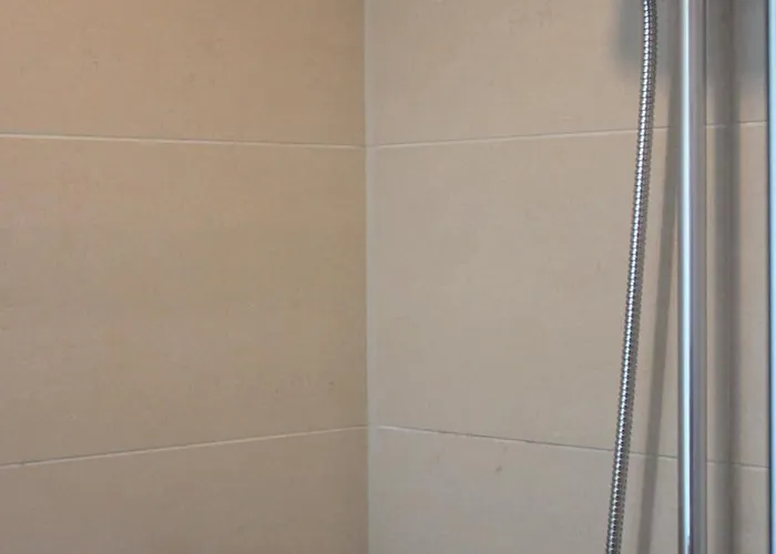 R B Duo - Perfekt Fuer Monteure - Kuechenzeile - Smart Tv - Bad Mit Toilette Und Dusche Auf Dem Flur Gegenueber Des Zimmers Zur Alleinnutzung *