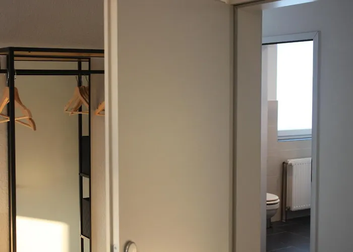 Apartament R B Duo - Perfekt Fuer Monteure - Kuechenzeile - Smart Tv - Bad Mit Toilette Und Dusche Auf Dem Flur Gegenueber Des Zimmers Zur Alleinnutzung